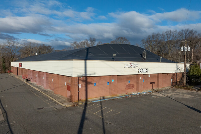 Plus de détails pour 200 Landing Ave, Smithtown, NY - Commerce de détail à louer