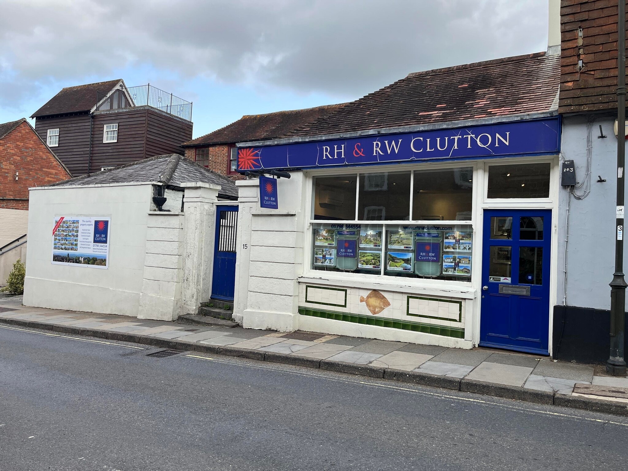 15 New St, Petworth for sale Primary Photo- Image 1 of 6