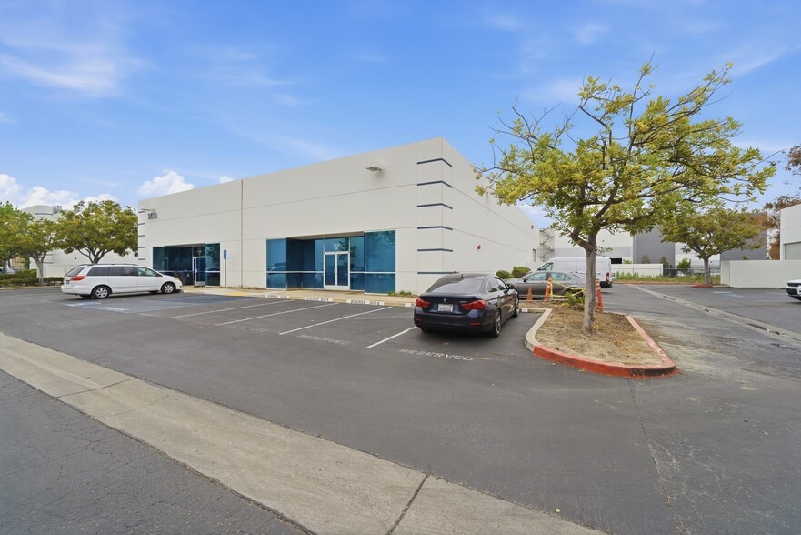 3512 Lake Center Dr, Santa Ana, CA for sale - Building Photo - Image 3 of 5