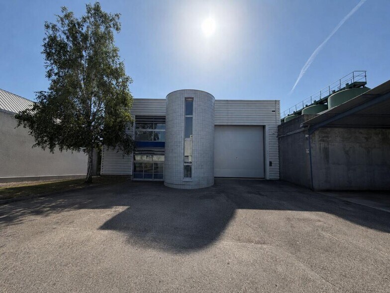 Flex in Saint-Fons for lease - Building Photo - Image 2 of 5