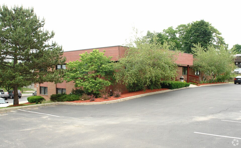 68 W Cedar St, Poughkeepsie, NY à louer - Photo du bâtiment - Image 2 de 13