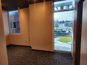 8905 W Gage Blvd, Kennewick, WA for lease Interior Photo- Image 1 of 6