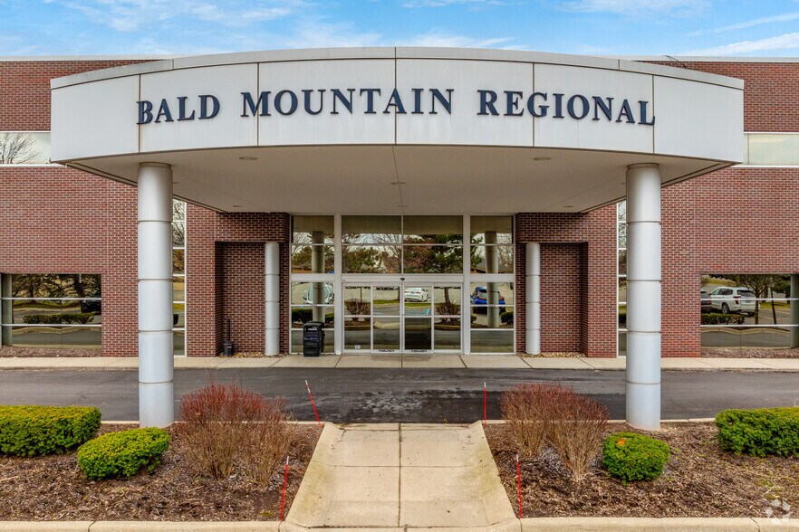 1375 S Lapeer Rd, Lake Orion, MI à louer - Photo du bâtiment - Image 3 de 7