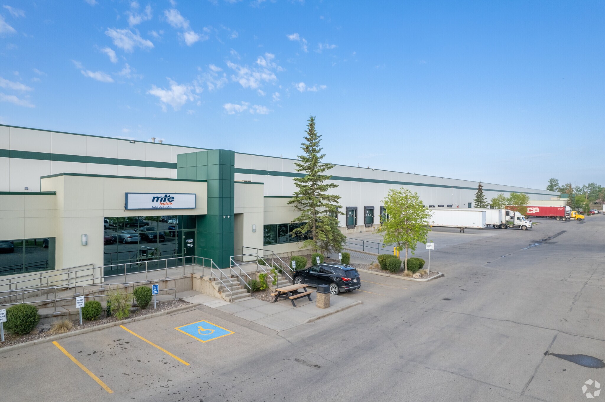 6505 48th St SE, Calgary, AB à vendre Photo principale- Image 1 de 1