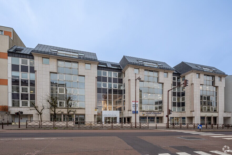 Rue Du Pont Colbert, Versailles à louer - Photo principale - Image 1 de 2