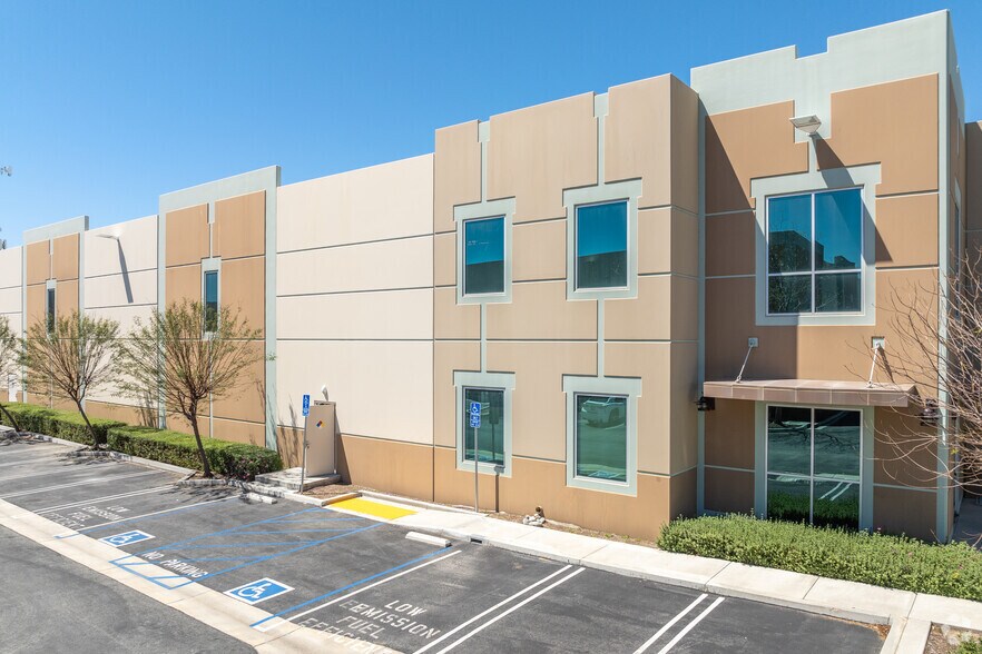 1645 W Park Ave, Redlands, CA à louer - Photo du bâtiment - Image 3 de 8