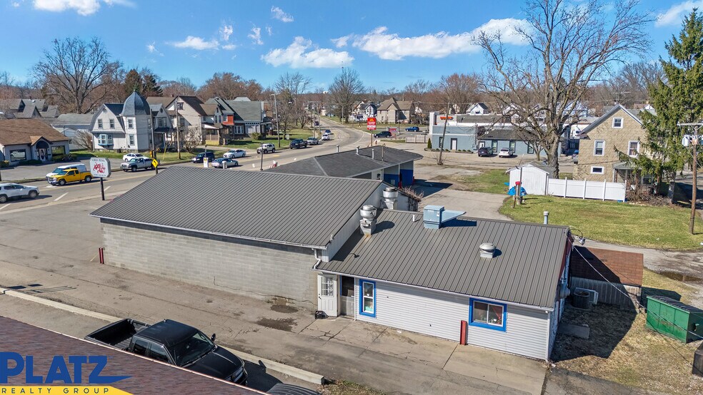 517 N Main St, Niles, OH à louer - Photo du bâtiment - Image 2 de 10