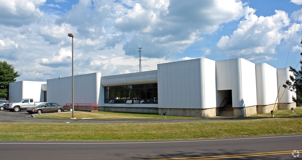 29 New Commerce Blvd, Wilkes-Barre, PA for sale - Building Photo - Image 2 of 2