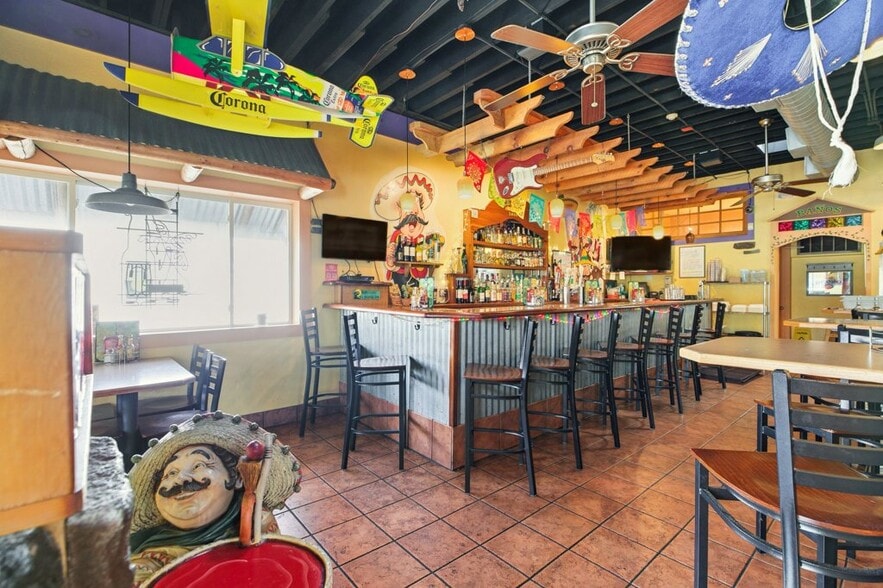 651 W Main Rd, Middletown, RI for sale - Building Photo - Image 3 of 12