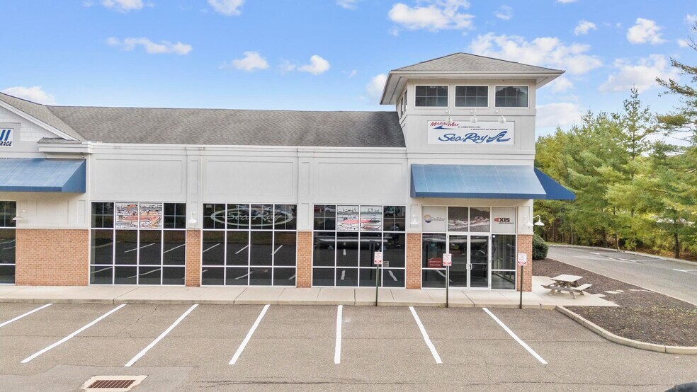 507 Danbury Rd, New Milford, CT à louer - Photo du bâtiment - Image 2 de 19