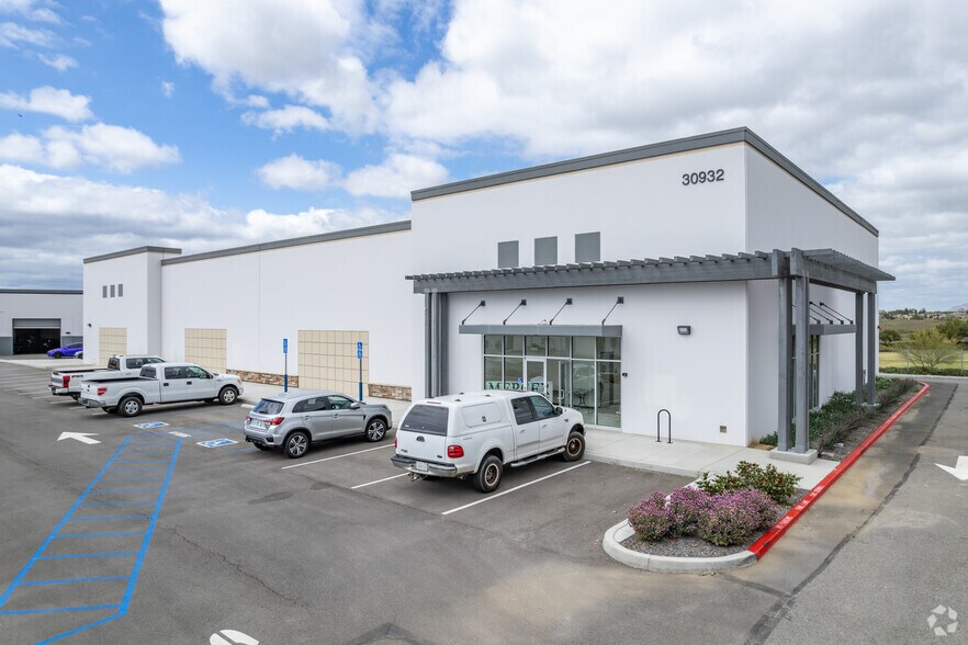 3578 Benton Rd, Temecula, CA à louer - Photo du bâtiment - Image 1 de 21