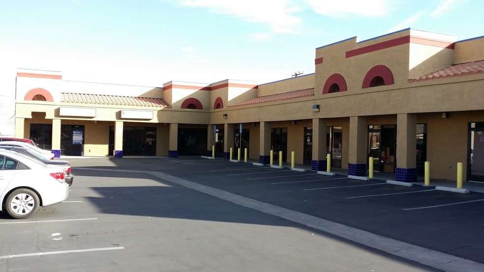 13589 Navajo Rd, Apple Valley, CA for lease - Primary Photo - Image 2 of 7