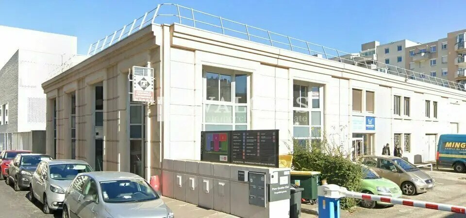 Office in Villeurbanne for lease Building Photo- Image 1 of 3