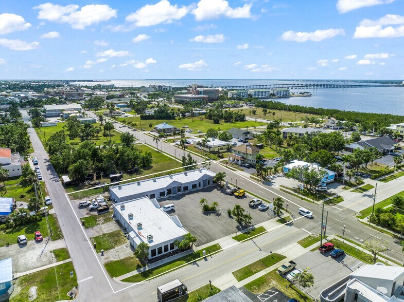 525 E Olympia Ave, Punta Gorda, FL à vendre - Aérien - Image 3 de 34