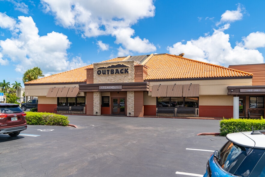 4910 Tamiami Trl N, Naples, FL for lease - Building Photo - Image 3 of 6