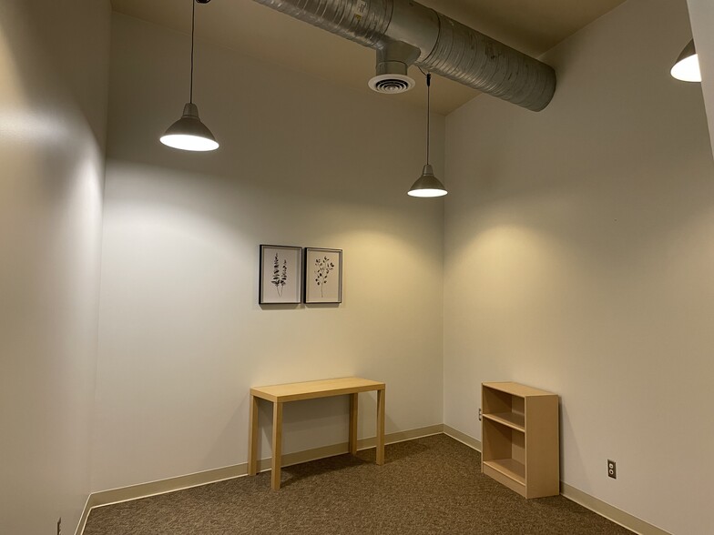 223 S Main St, Elkhart, IN for lease - Building Photo - Image 3 of 8