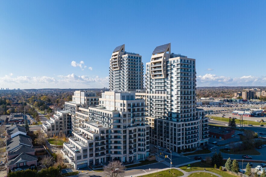 9205 Yonge St, Richmond Hill, ON à vendre - Photo du bâtiment - Image 2 de 6