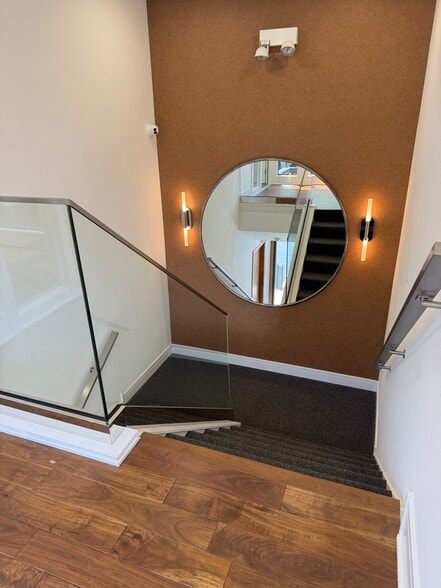 710 N York Rd, Hinsdale, IL for lease - Interior Photo - Image 2 of 17