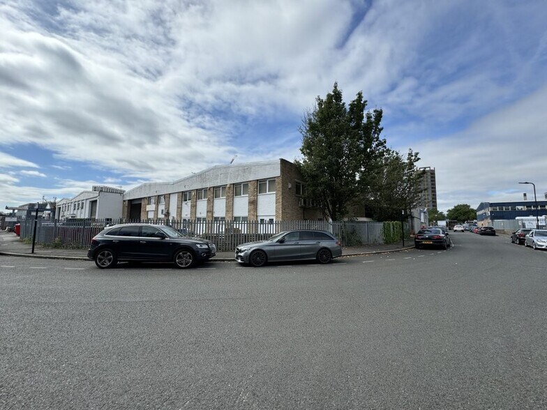 Colville Rd, Londres à louer - Photo du bâtiment - Image 1 de 2