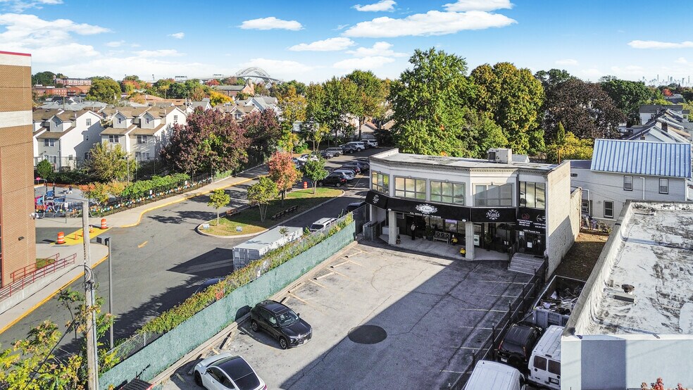 1605 Forest Ave, Staten Island, NY à vendre - Photo du bâtiment - Image 3 de 23
