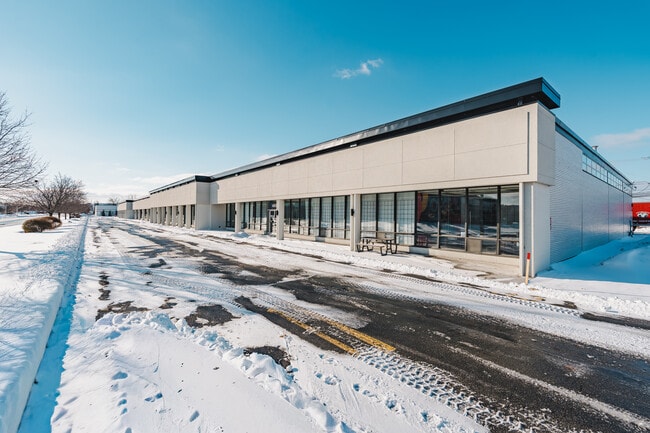 Plus de détails pour 4085-4155 Rue Griffith, Saint-Laurent, QC - Industriel à louer