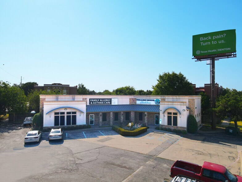 2701 W Oak St, Denton, TX for lease - Building Photo - Image 1 of 1