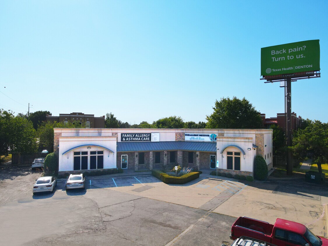 2701 W Oak St, Denton, TX for lease Building Photo- Image 1 of 2