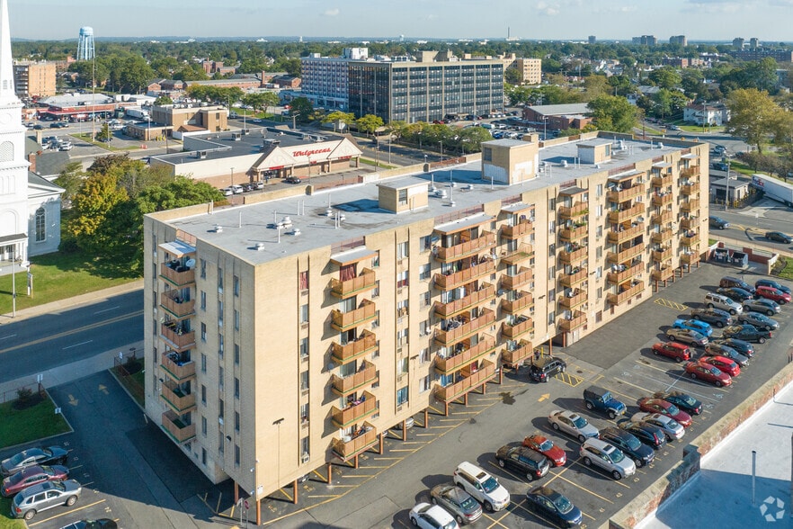 380 Front St, Hempstead, NY for sale - Building Photo - Image 2 of 7