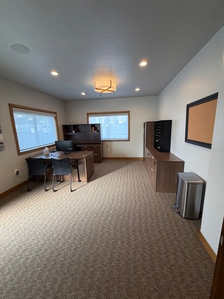1920 Prospector Ave, Park City, UT for lease - Interior Photo - Image 3 of 11