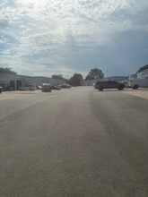 11513 Strang Line Rd, Olathe, KS à louer Photo du bâtiment- Image 2 de 2