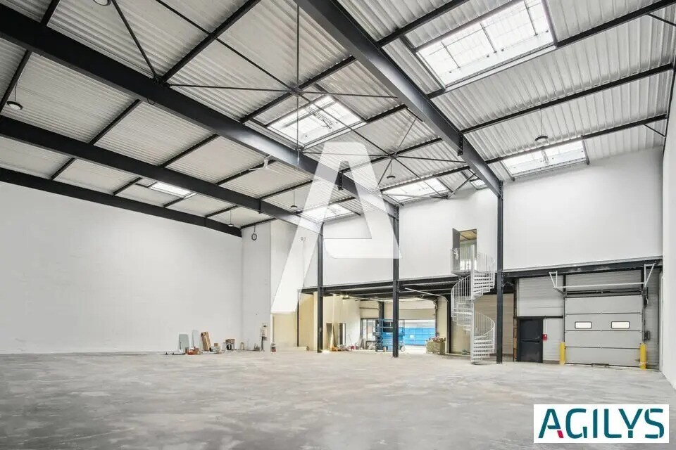 Flex in Courtry for sale Interior Photo- Image 1 of 5