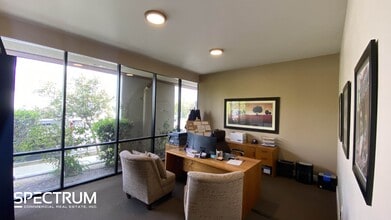 26470 Ruether Ave, Santa Clarita, CA à louer Photo intérieure- Image 2 de 4