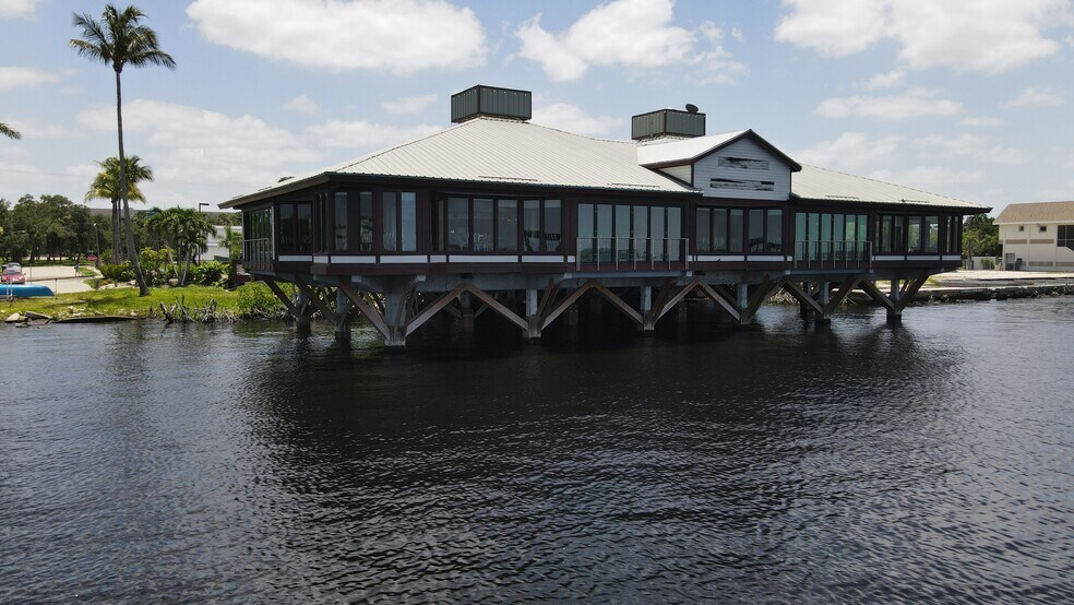 2024 W 1st St, Fort Myers, FL for lease - Building Photo - Image 2 of 6