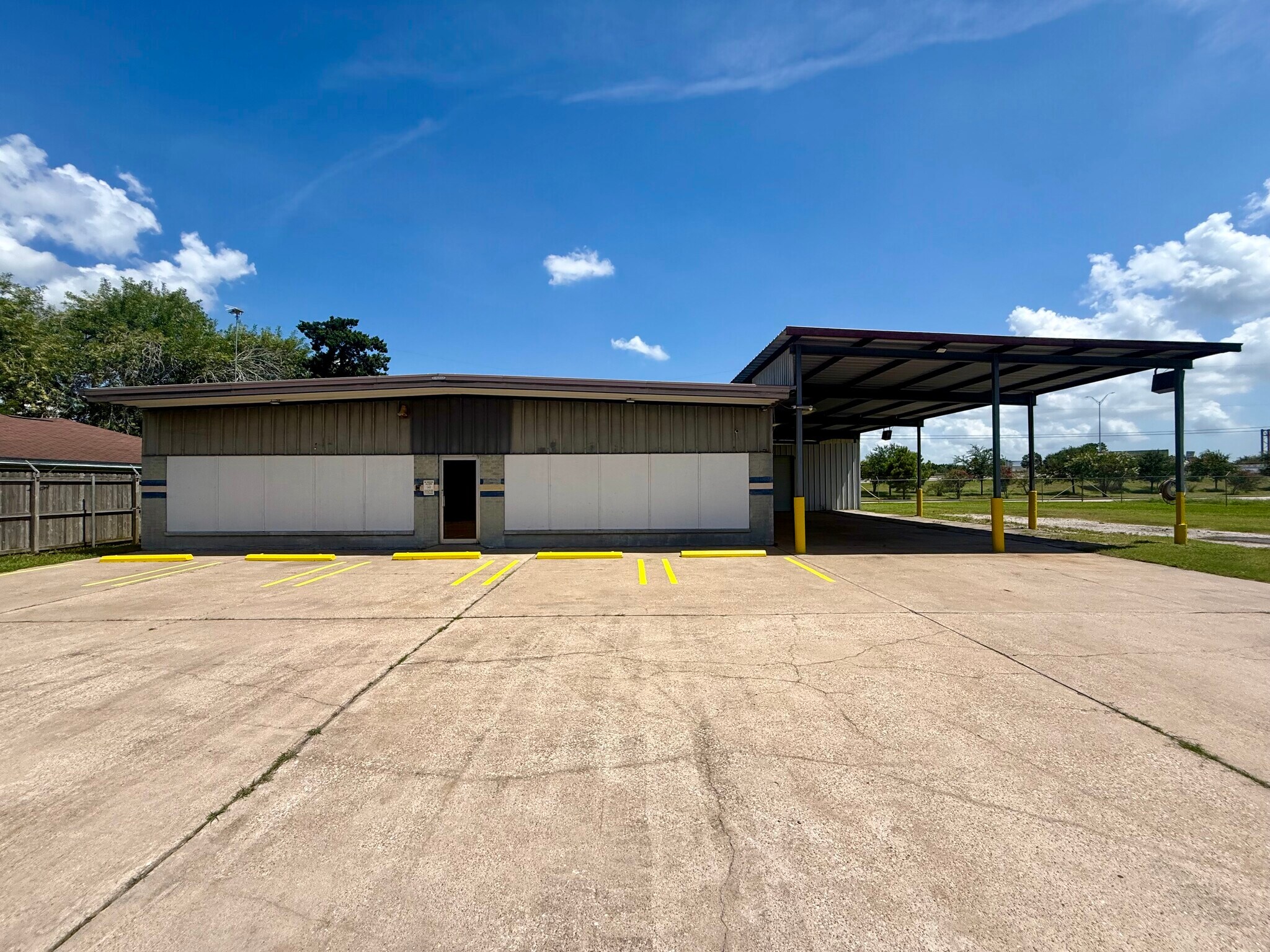 204 Schilling St, Baytown, TX à louer Photo du bâtiment- Image 1 de 17