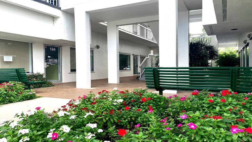 1250 9th St N, Naples, FL à louer - Hall d’entrée - Image 2 de 7