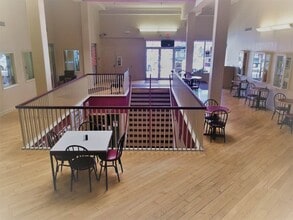 110 S Johnson St, Woodstock, IL à vendre Hall d’entrée- Image 2 de 7