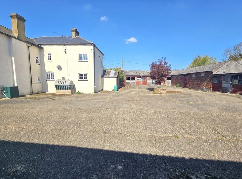 Chalk Hl, Luton à vendre - Photo du bâtiment - Image 2 de 5