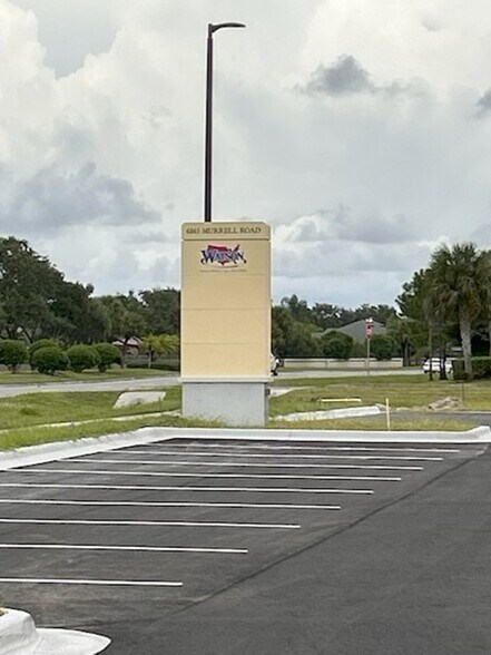 6865 Murrell Rd, Melbourne, FL à louer - Photo du bâtiment - Image 3 de 10