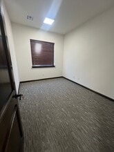 17935 N Pennsylvania Ave, Edmond, OK for lease Building Photo- Image 2 of 11