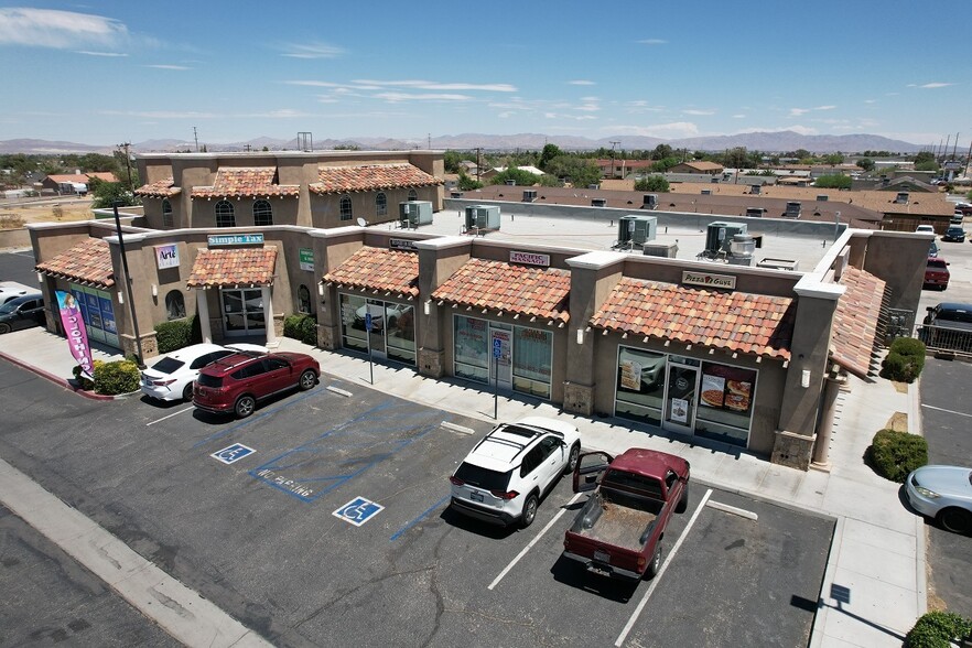 15370 Bear Valley Rd, Victorville, CA for lease - Building Photo - Image 1 of 4