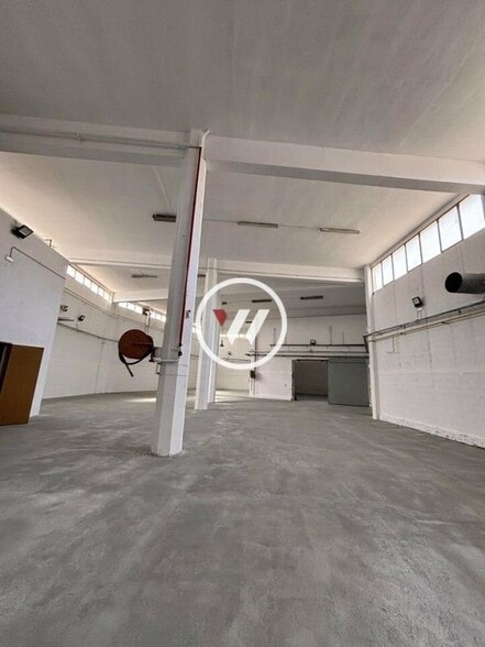 Flex in Marseille for sale - Interior Photo - Image 3 of 9
