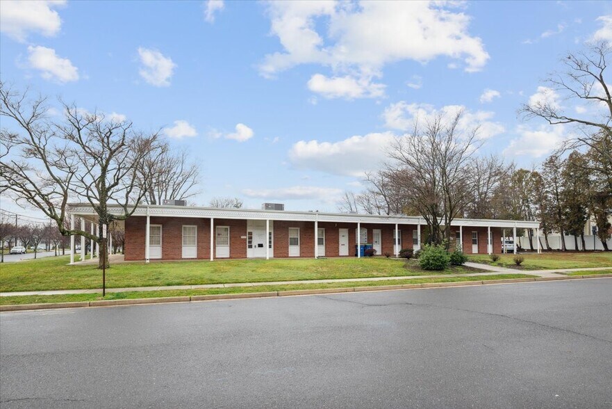 515 Church St, Bound Brook, NJ à vendre - Photo du bâtiment - Image 1 de 24