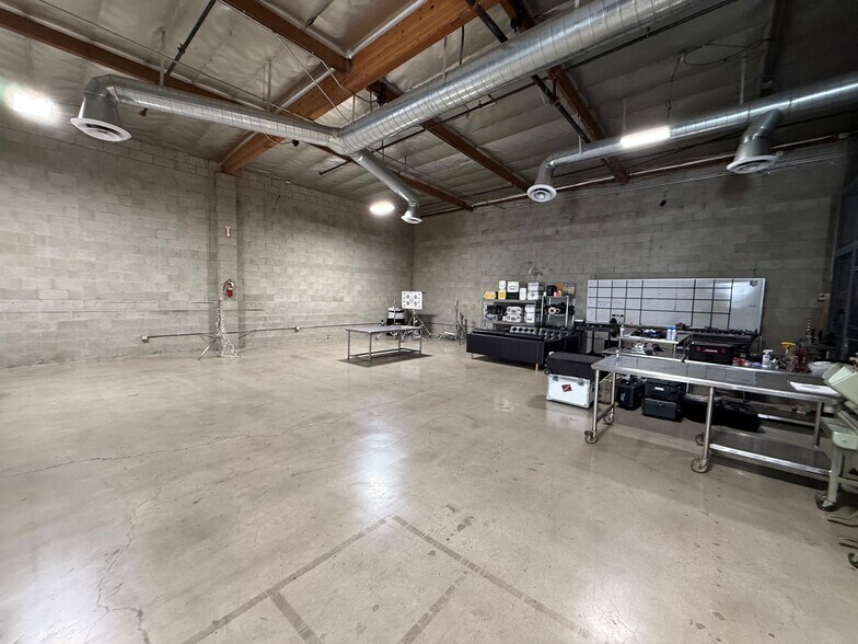 620-624 N Victory Blvd, Burbank, CA à louer - Photo du bâtiment - Image 1 de 17