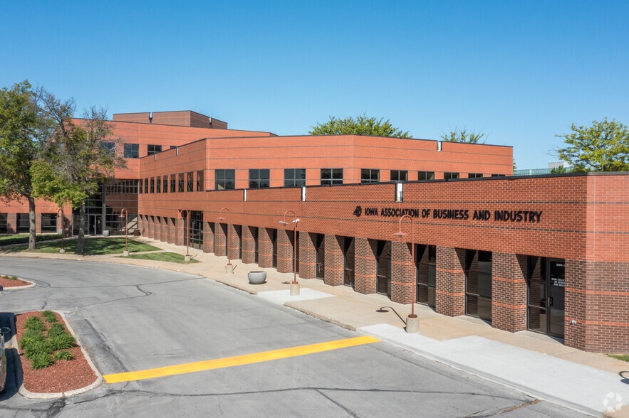 400 E COURT Ave, Des Moines, IA for lease - Building Photo - Image 1 of 8