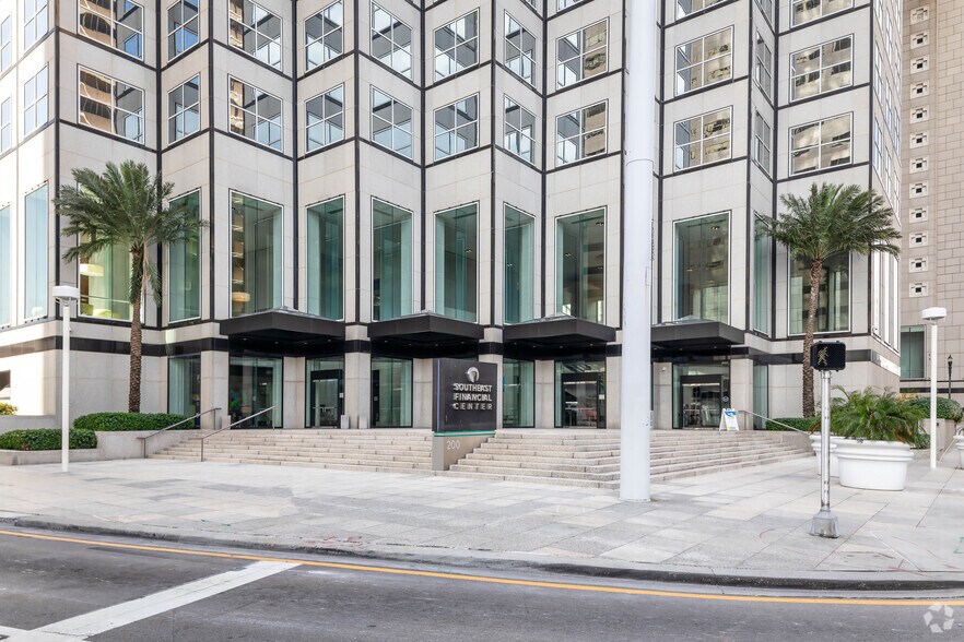 200 S Biscayne Blvd, Miami, FL à louer - Photo du bâtiment - Image 1 de 10