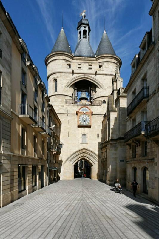 Retail in Bordeaux for lease Building Photo- Image 1 of 3