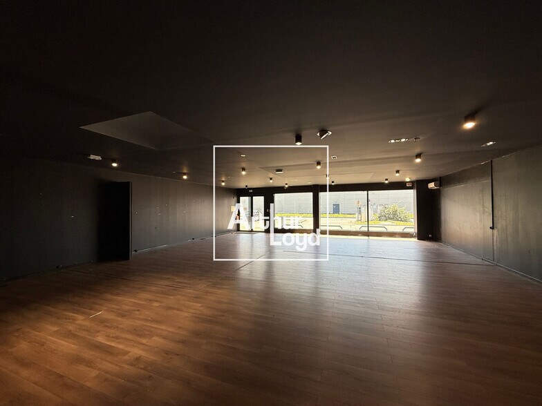 Retail in Portet-sur-Garonne for lease - Interior Photo - Image 2 of 10