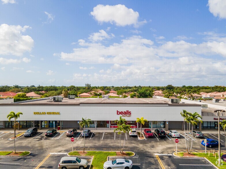 9900-10060 Pines Blvd, Pembroke Pines, FL à louer - Photo du bâtiment - Image 2 de 12
