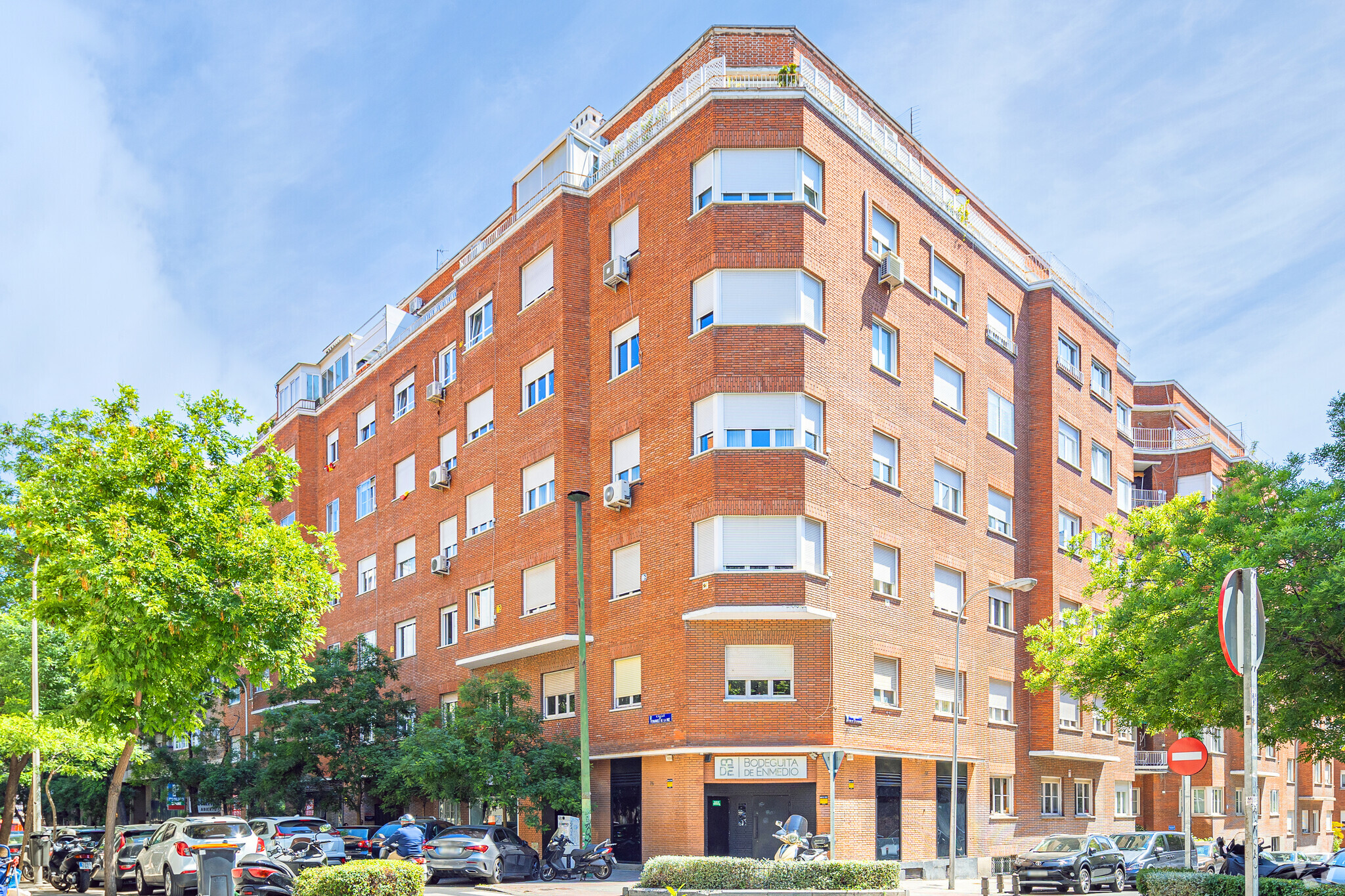 Calle De Fernández De La Hoz, 76, Madrid, Madrid for sale Primary Photo- Image 1 of 3