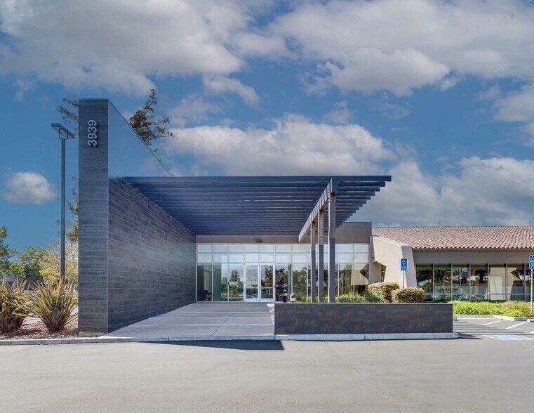 3939 N 1st St, San Jose, CA à louer - Photo du bâtiment - Image 1 de 7